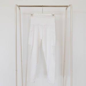 NEW Aerie White 7/8 Leggings - Medium Short